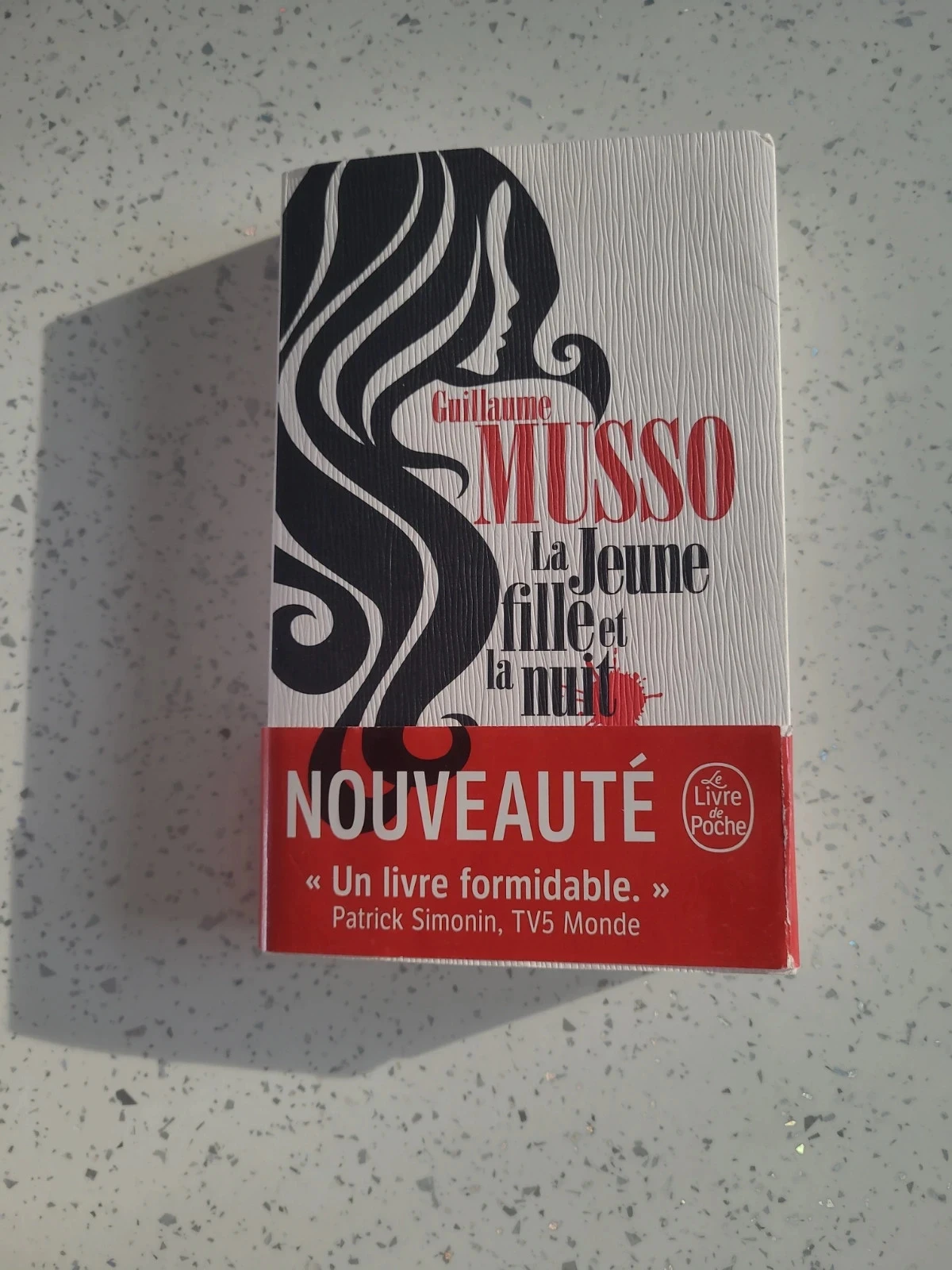 Livre "La jeune fille et la Nuit"